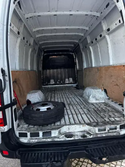 Renault Master 2017 - 15900 EUR, 301000 km - AUTO.MOTO.pt - 301000km - foto 5 de 5