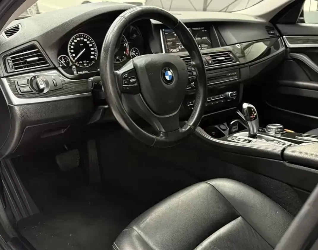 BMW 520 2015 - 18900 EUR, 202000 km - AUTO.MOTO.pt - 202000km - foto 15 de 21