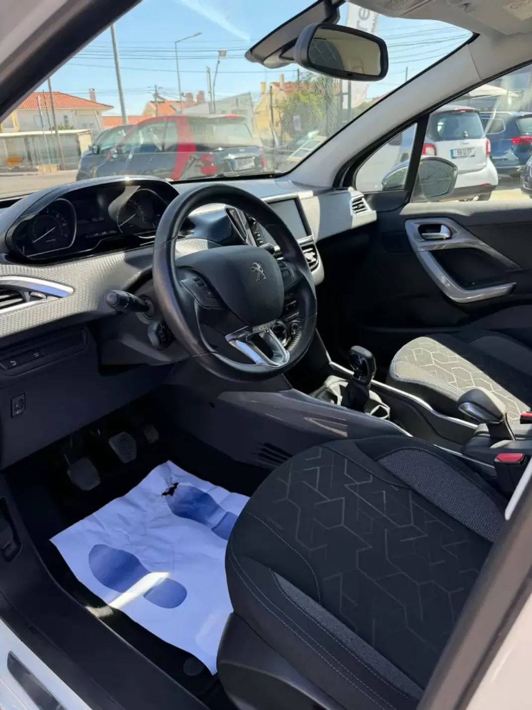 Peugeot 2008 2019 - 10980 EUR, 75000 km - 75000km - foto 2 de 4