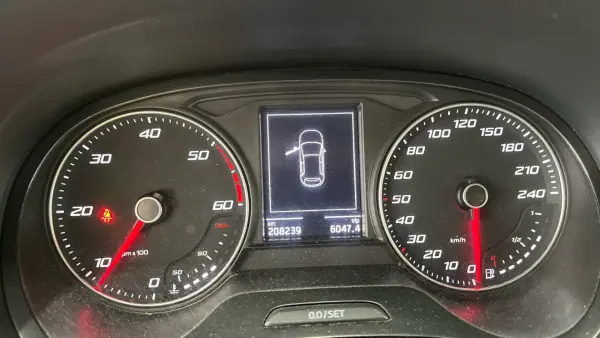 SEAT Ibiza 2018 - 7950 EUR, 199999 km - AUTO.MOTO.pt - 199999km - foto 12 de 15