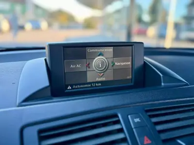 BMW 120 2009 - 11900 EUR, 205000 km - AUTO.MOTO.pt - 205000km - foto 16 de 23