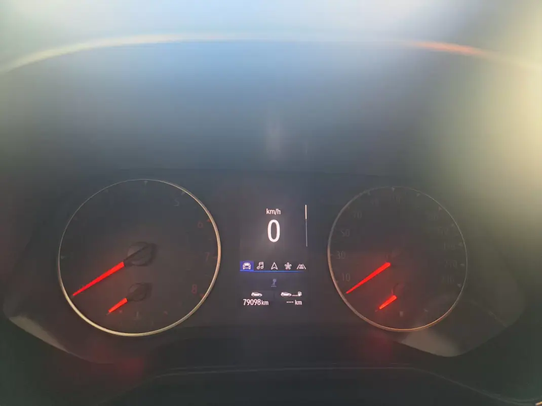 Renault Clio 2020 - 12990 EUR, 79050 km - 79050km - foto 9 de 20
