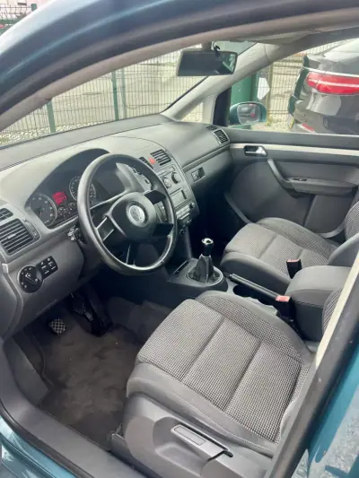 Volkswagen Touran 2003 - 3999 EUR, 246000 km - AUTO.MOTO.pt - 246000km - foto 3 de 3
