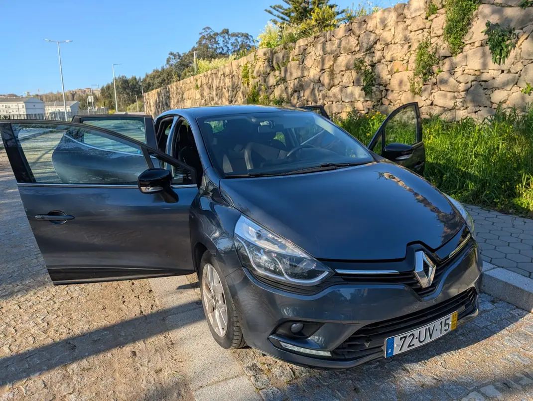 Renault Clio 2018 - 10500 EUR, 69000 km - AUTO.MOTO.pt - 69000km - foto 2 de 19