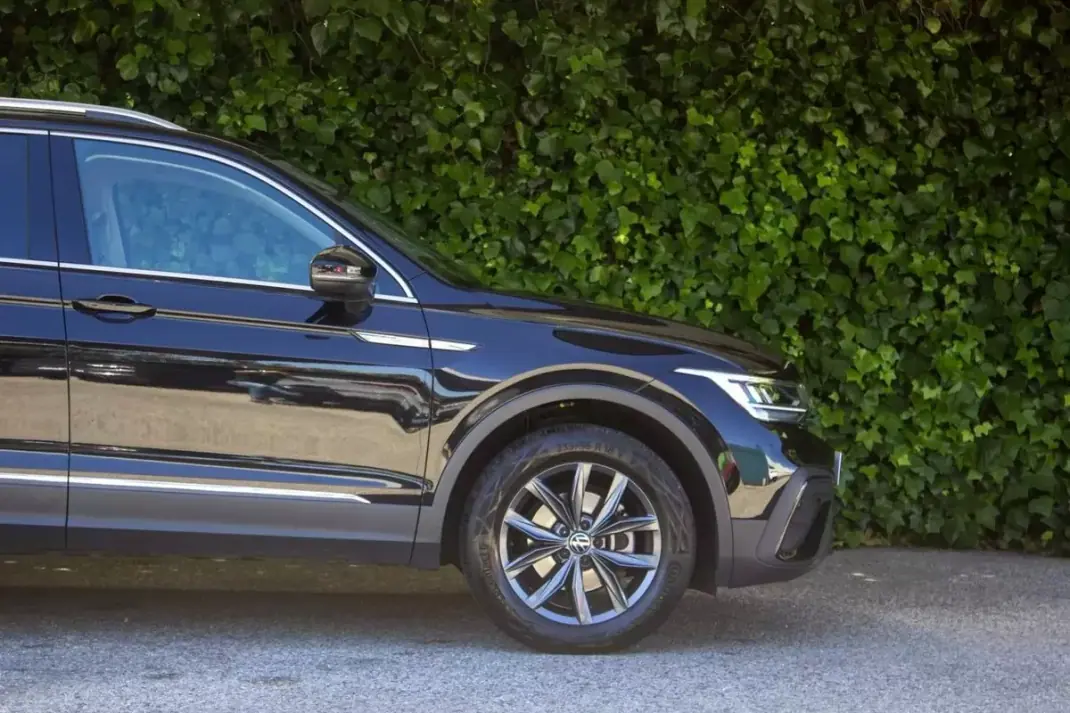 Volkswagen Tiguan Allspace 2022 - 33500 EUR, 23000 km - AUTO.MOTO.pt - 23000km - foto 5 de 19