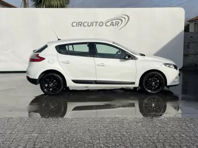 Renault Mégane 2011 - 7500 EUR, 272530 km - AUTO.MOTO.pt - 272530km - foto 8 de 27