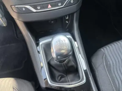 Peugeot 308 SW 2015 - 7500 EUR, 178000 km - AUTO.MOTO.pt - 178000km - foto 15 de 19