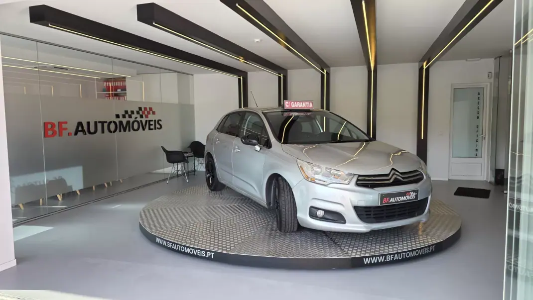 Citroën C4 2011 - 7900 EUR, 225567 km - AUTO.MOTO.pt - 225567km - foto 5 de 49