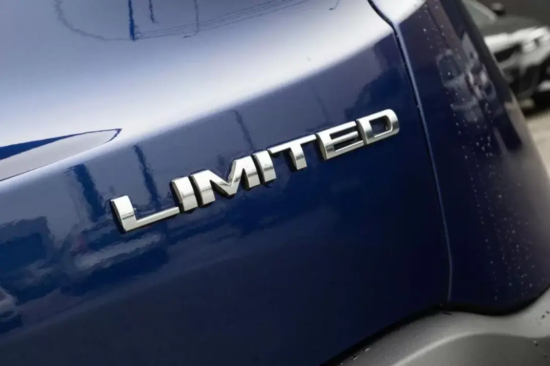 Jeep Renegade 2020 - 15999 EUR, 98800 km - AUTO.MOTO.pt - 98800km - foto 9 de 27