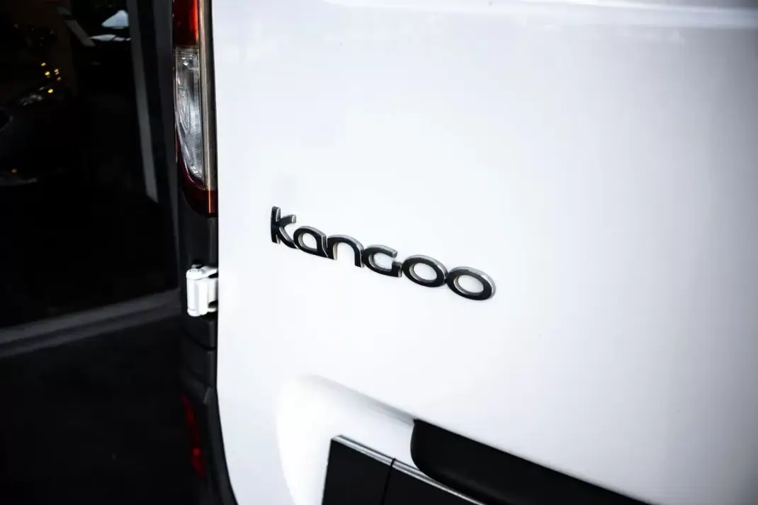 Renault Kangoo E-Tech Confort 2020 - 10750 EUR, 63577 km - AUTO.MOTO.pt - 63577km - foto 10 de 27