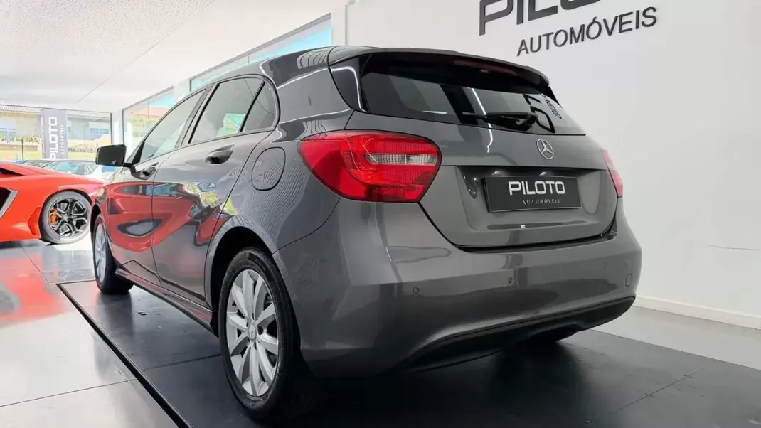 Mercedes-Benz A 180 2013 - 12990 EUR, 237399 km - AUTO.MOTO.pt - 237399km - foto 6 de 28