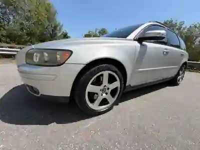 Volvo V50 2007 - 5500 EUR, 326000 km - AUTO.MOTO.pt - 326000km - foto 10 de 13