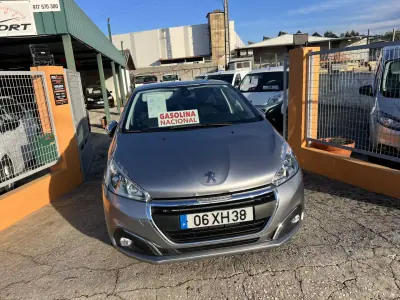 Peugeot 208 2019 - 10450 EUR, 73052 km - AUTO.MOTO.pt - 73052km - foto 4 de 12