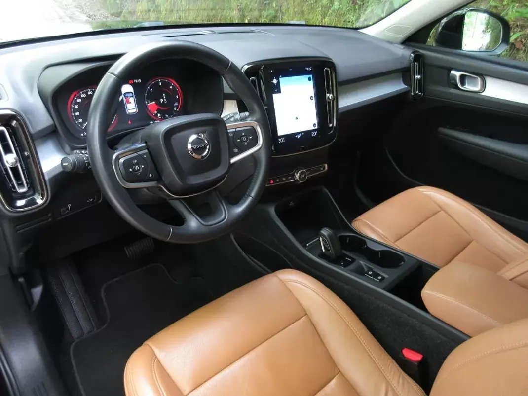 Volvo XC 40 2019 - 29490 EUR, 70000 km - AUTO.MOTO.pt - 70000km - foto 27 de 60