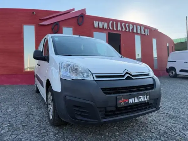 Citroën Berlingo 2017 - 11900 EUR, 176000 km - AUTO.MOTO.pt - 176000km - foto 7 de 10