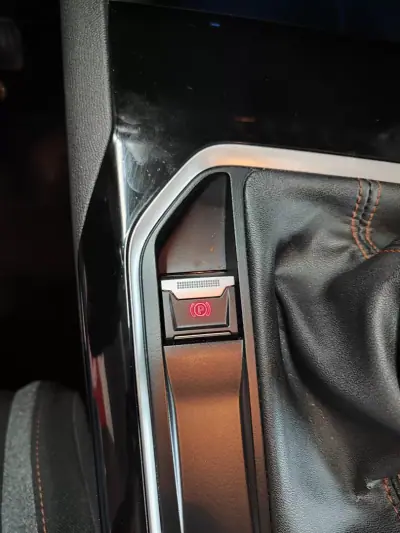 Peugeot 3008 2018 - 13950 EUR, 189000 km - 189000km - foto 32 de 36