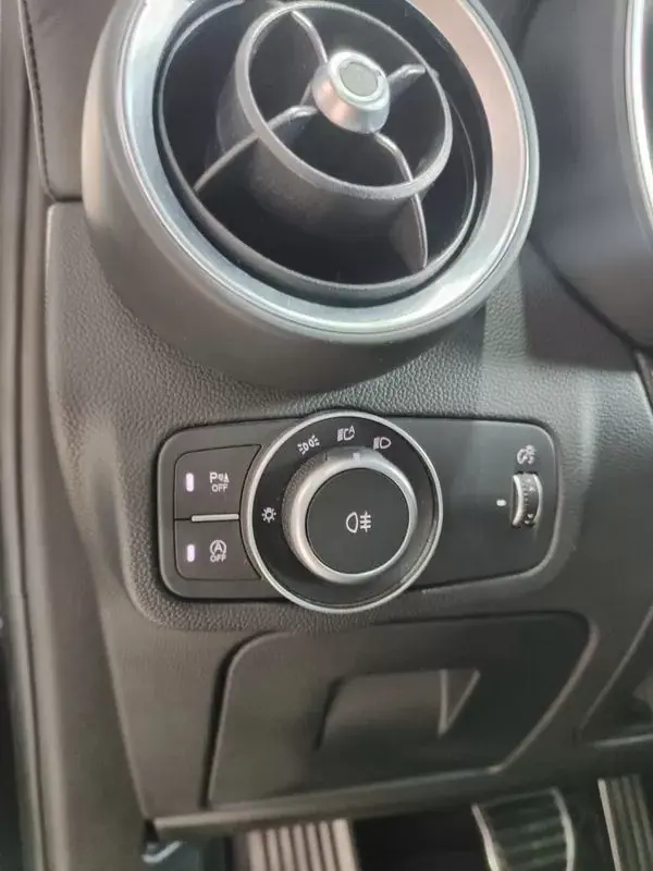 Alfa Romeo Stelvio 2021 - 63500 EUR, 68900 km - AUTO.MOTO.pt - 68900km - foto 28 de 33