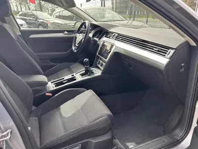 Volkswagen Passat Variant 2018 - 17900 EUR, 143500 km - AUTO.MOTO.pt - 143500km - foto 8 de 20