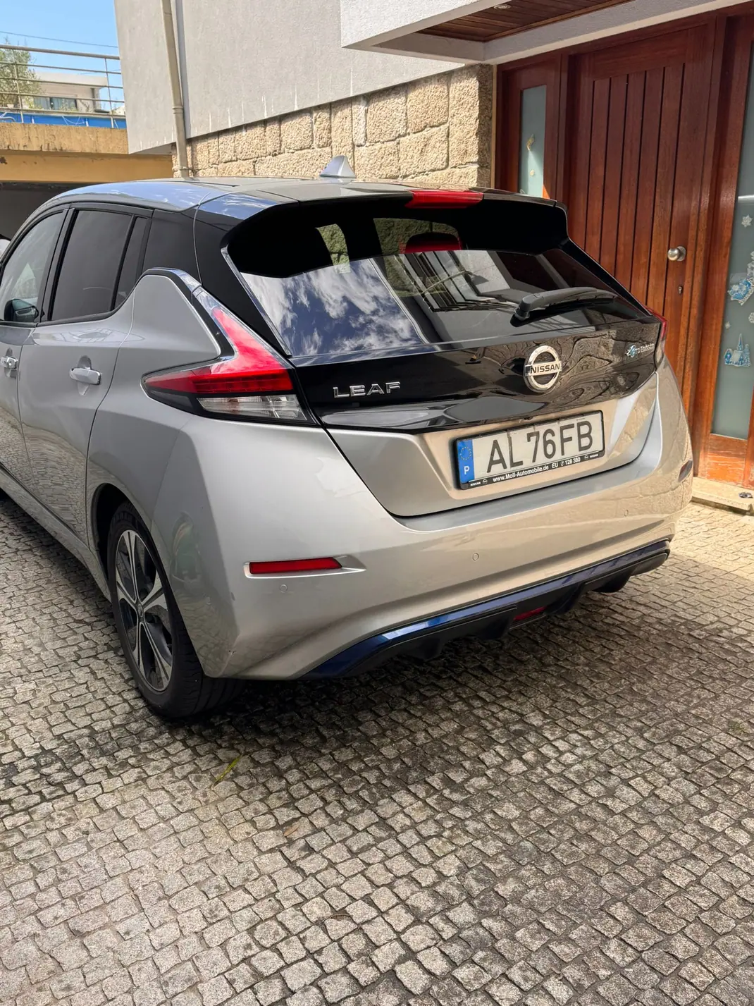 Nissan Leaf 2021 - 11000 EUR, 150000 km - AUTO.MOTO.pt - 150000km - foto 3 de 8