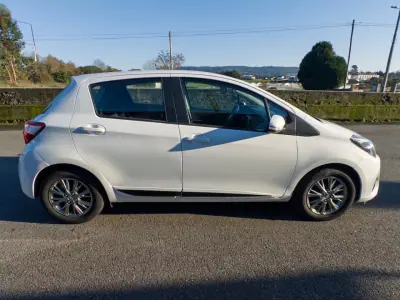 Toyota Yaris 2018 - 11990 EUR, 105000 km - AUTO.MOTO.pt - 105000km - foto 3 de 28