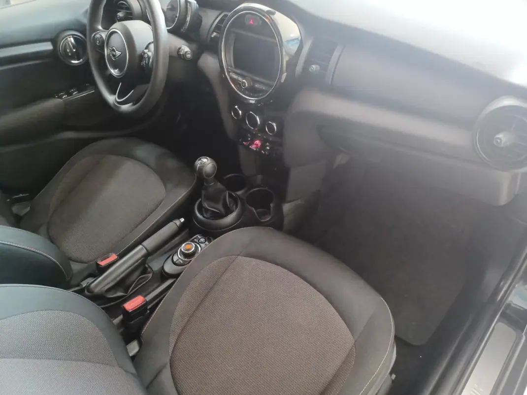 MINI 5 Portas 2019 - 13490 EUR, 199185 km - 199185km - foto 18 de 34