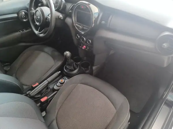 MINI 5 Portas 2019 - 13490 EUR, 199185 km - AUTO.MOTO.pt - 199185km - foto 18 de 34
