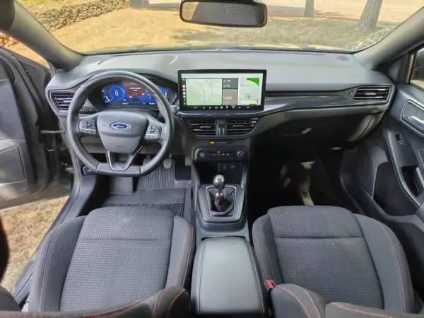 Ford Focus 2023 - 17990 EUR, 75650 km - AUTO.MOTO.pt - 75650km - foto 14 de 39
