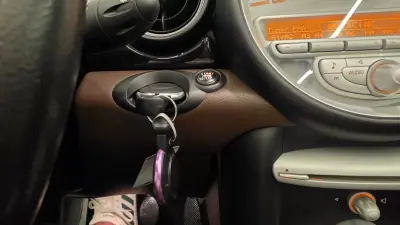 MINI Cooper 2010 - 9900 EUR, 144067 km - AUTO.MOTO.pt - 144067km - foto 47 de 56