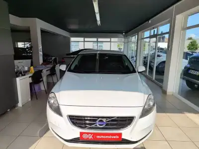 Volvo V40 2013 - 8350 EUR, 298100 km - AUTO.MOTO.pt - 298100km - foto 4 de 33