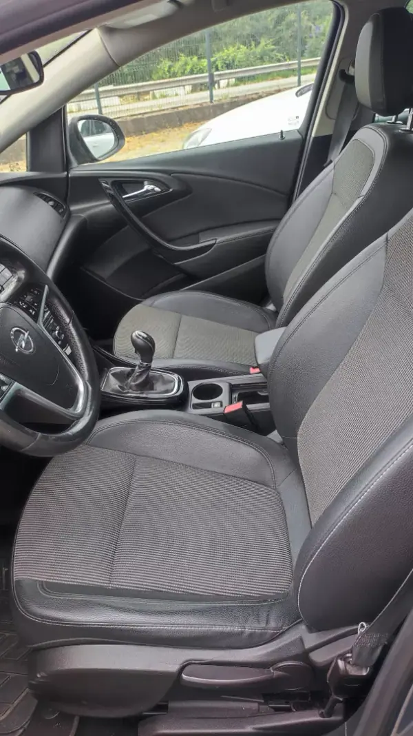 Opel Astra Sports Tourer 2016 - 9998 EUR, 162378 km - AUTO.MOTO.pt - 162378km - foto 6 de 28