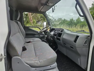 Mitsubishi Canter 3.0 Di-D Tribasculante 2001 - 14950 EUR, 250000 km - AUTO.MOTO.pt - 250000km - foto 5 de 6