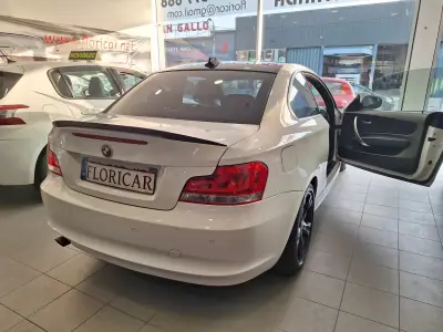 BMW 118 2011 - 11900 EUR, 243000 km - AUTO.MOTO.pt - 243000km - foto 9 de 22