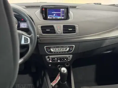 Renault Mégane 2014 - 5990 EUR, 325267 km - AUTO.MOTO.pt - 325267km - foto 18 de 20
