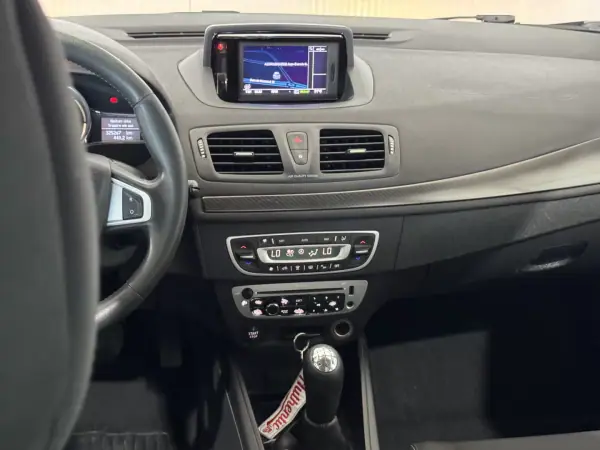 Renault Mégane 2014 - 5990 EUR, 325267 km - AUTO.MOTO.pt - 325267km - foto 18 de 20