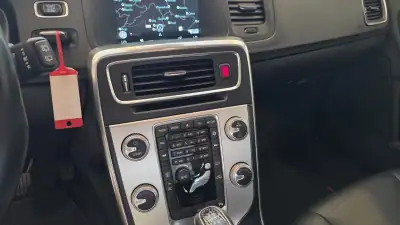 Volvo V60 2015 - 11900 EUR, 314478 km - AUTO.MOTO.pt - 314478km - foto 47 de 60