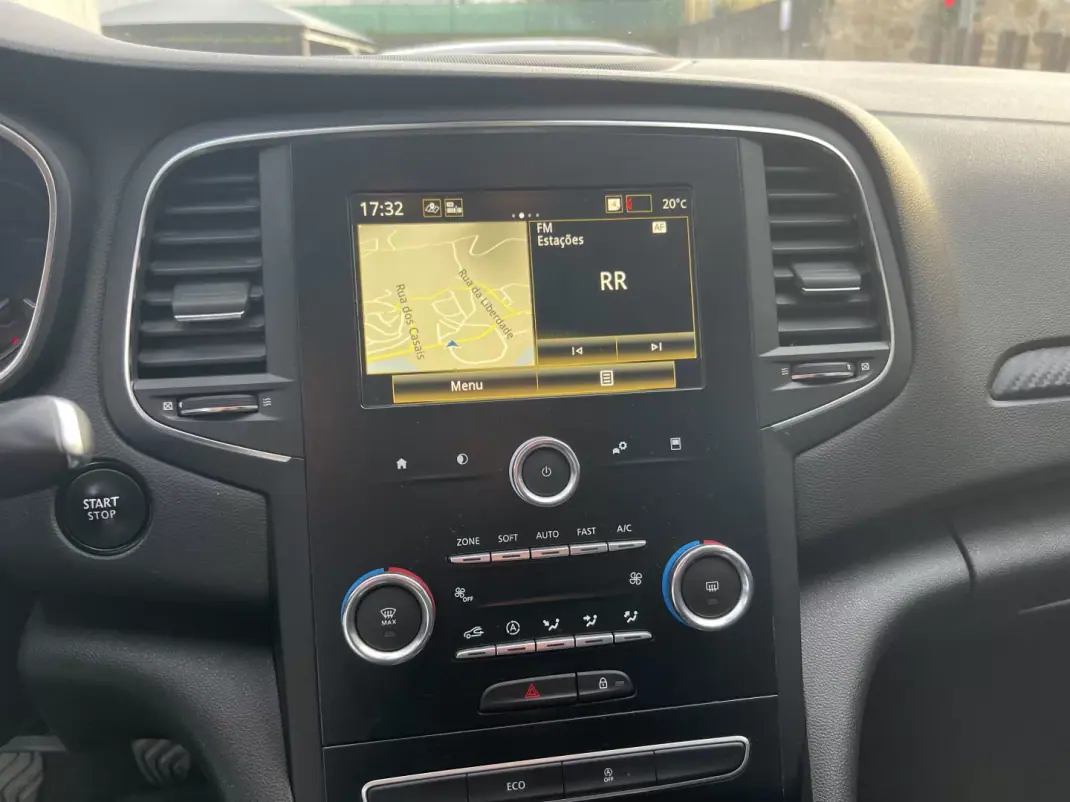 Renault Mégane 2020 - 14900 EUR, 142500 km - AUTO.MOTO.pt - 142500km - foto 12 de 16