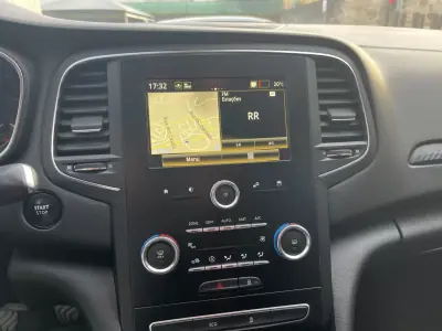 Renault Mégane 2020 - 14900 EUR, 142500 km - AUTO.MOTO.pt - 142500km - foto 12 de 16