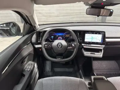 Renault Mégane E-Tech 2023 - 24950 EUR, 30503 km - AUTO.MOTO.pt - 30503km - foto 36 de 45