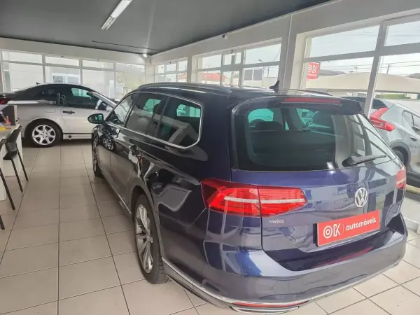 Volkswagen Passat Variant 2018 - 21990 EUR, 137500 km - AUTO.MOTO.pt - 137500km - foto 7 de 44