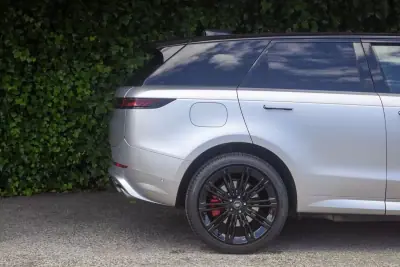 Land Rover Range Rover Sport 2023 - 87500 EUR, 131000 km - AUTO.MOTO.pt - 131000km - foto 4 de 22