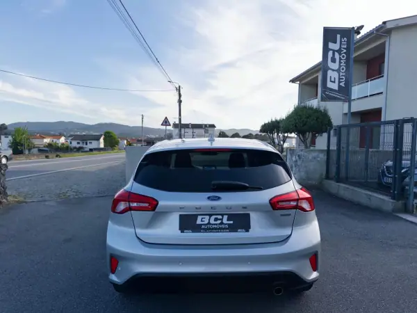 Ford Focus 2018 - 12990 EUR, 90000 km - AUTO.MOTO.pt - 90000km - foto 3 de 36