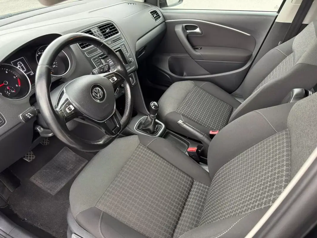 Volkswagen Polo 2017 - 10900 EUR, 152200 km - AUTO.MOTO.pt - 152200km - foto 24 de 28