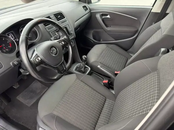 Volkswagen Polo 2017 - 10900 EUR, 152200 km - AUTO.MOTO.pt - 152200km - foto 24 de 28