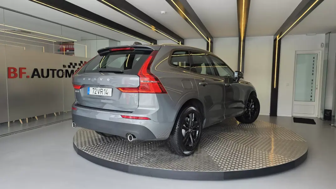 Volvo XC 60 2018 - 23500 EUR, 242396 km - AUTO.MOTO.pt - 242396km - foto 4 de 55