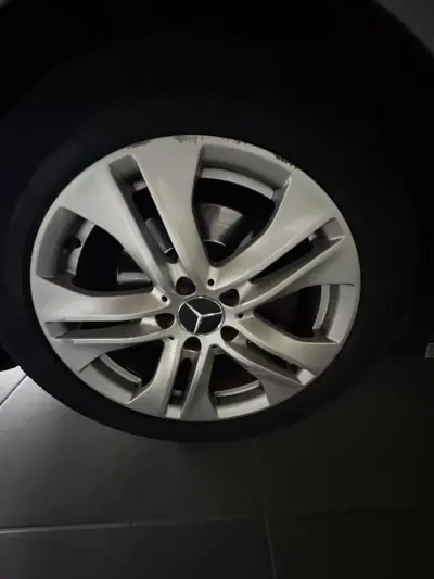 Mercedes-Benz E 250 2010 - 13400 EUR, 252500 km - AUTO.MOTO.pt - 252500km - foto 7 de 12