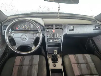 Mercedes-Benz C 180 1993 - 3500 EUR, 180000 km - AUTO.MOTO.pt - 180000km - foto 12 de 12
