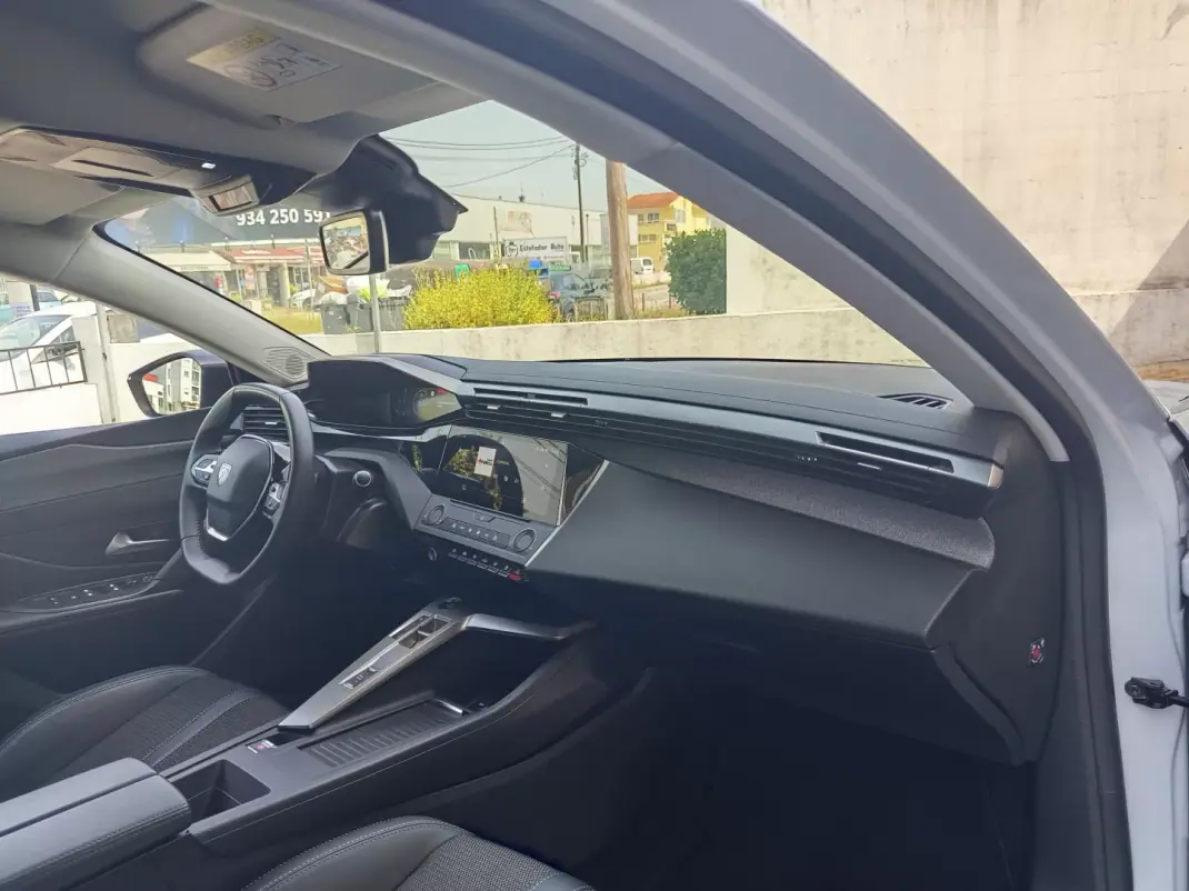Peugeot 308 SW 2025 - 24990 EUR, 53970 km - AUTO.MOTO.pt - 53970km - foto 12 de 18