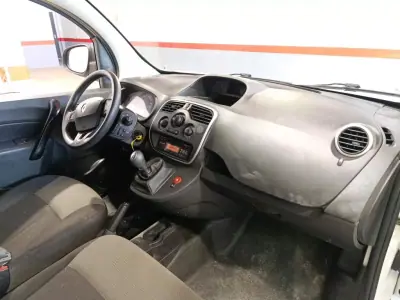 Renault Kangoo 1.5 DCi Maxi 2021 - 12900 EUR, 125730 km - AUTO.MOTO.pt - 125730km - foto 8 de 9