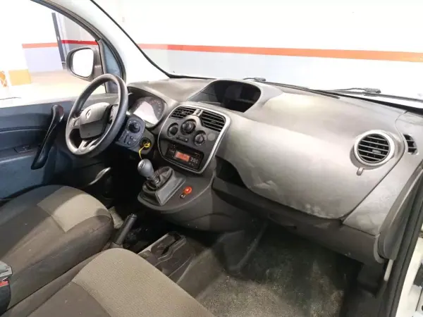 Renault Kangoo 2021 - 12900 EUR, 125730 km - AUTO.MOTO.pt - 125730km - foto 8 de 9