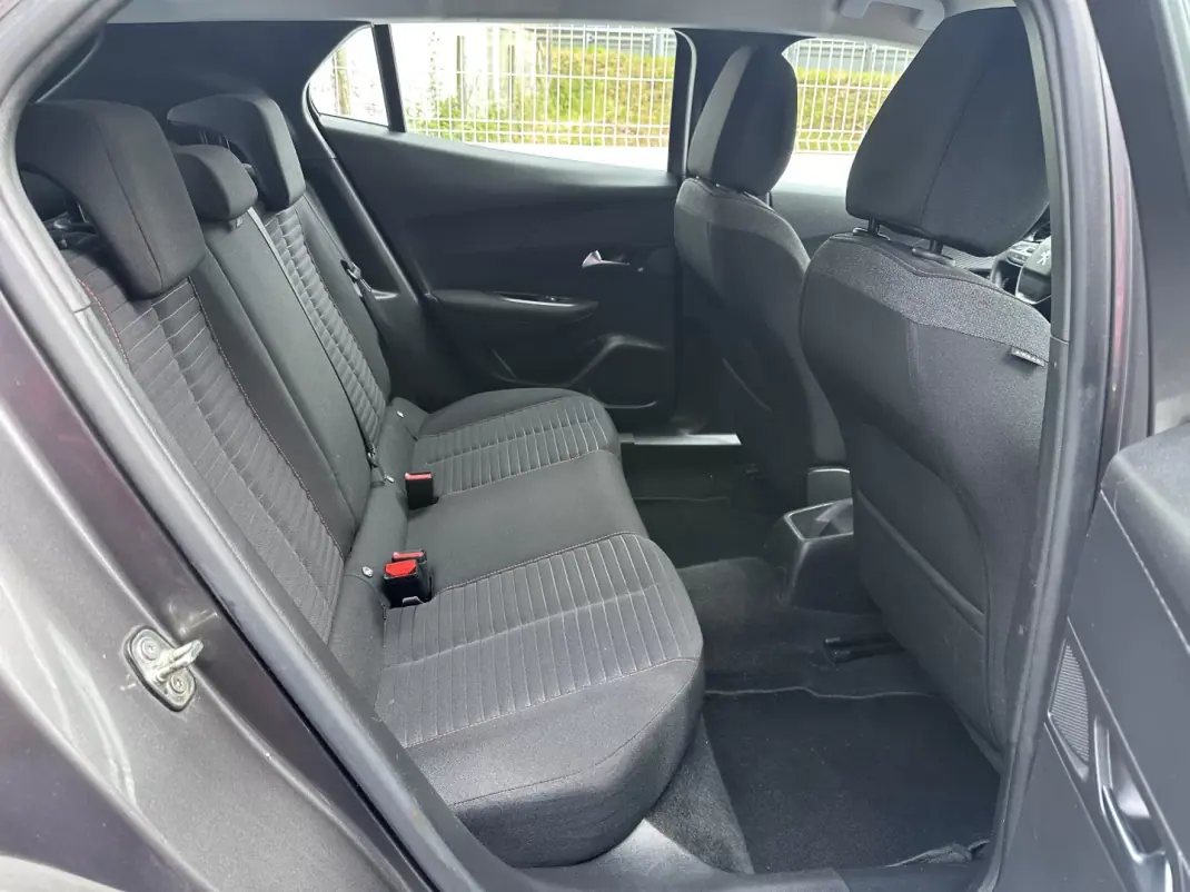 Peugeot 2008 2021 - 14900 EUR, 180000 km - AUTO.MOTO.pt - 180000km - foto 25 de 43